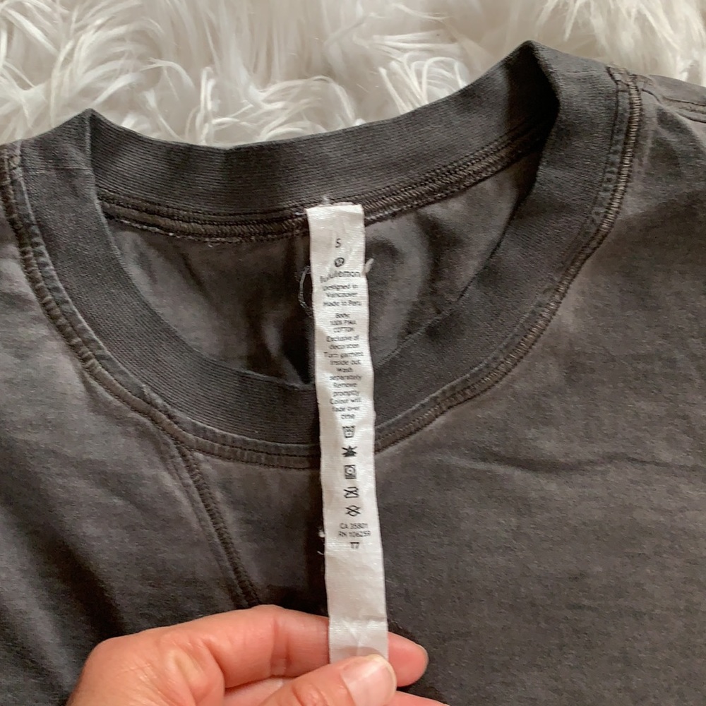 Lululemon Smoked Gray Crop Top - Picture 5 of 7